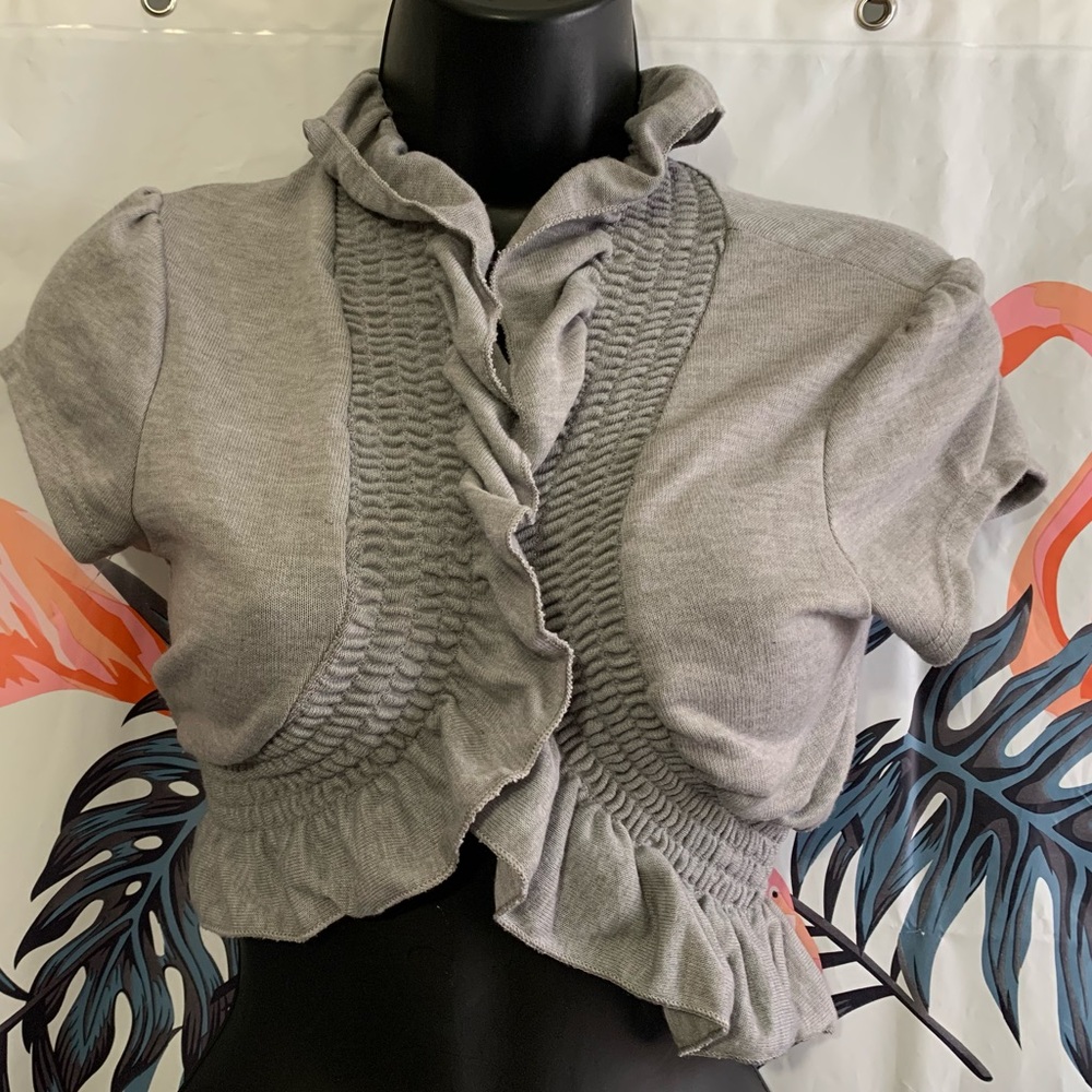 🔥5/$25- What’s Hot Shrug Top Sz M